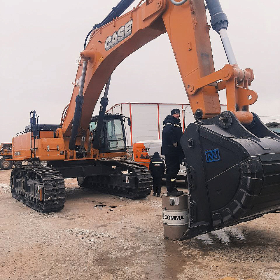 Ввели в эксплуатацию самый тяжелый экскаватор в линейке - CASE CX800B